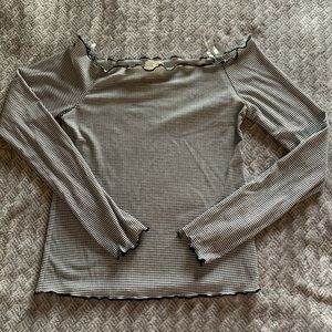 Stripped long sleep off the shoulder shirt